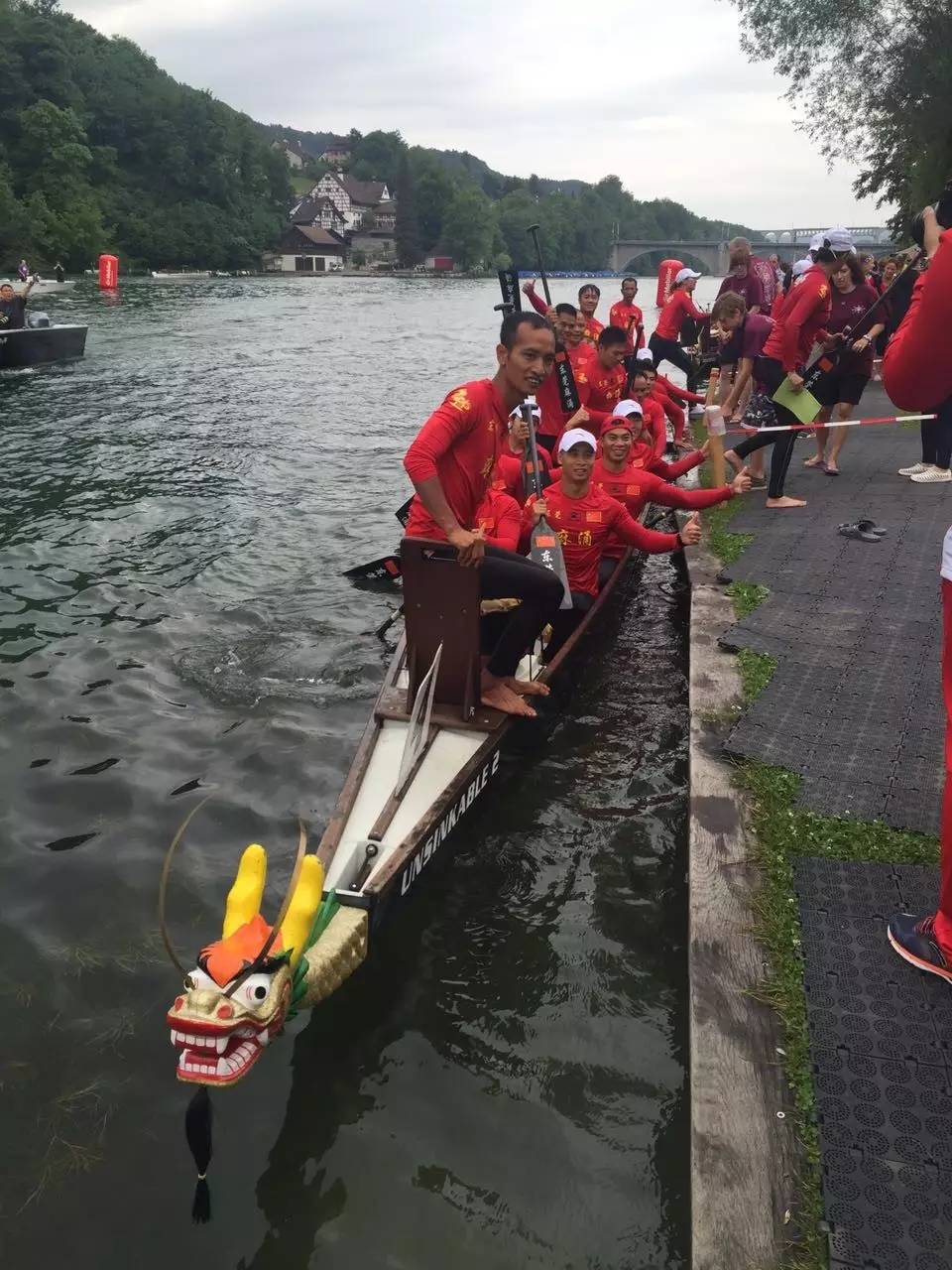 包含江西队再次登顶，胜利红旗高高飘扬胜券在握的词条
